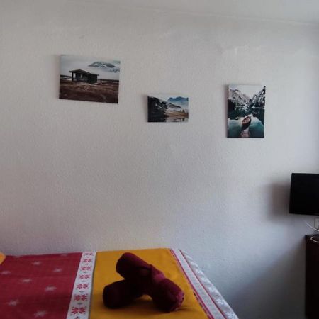 Joli Appartement Le Chamois Blanc Chamonix, Parking Экстерьер фото